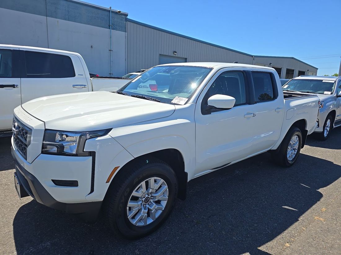 2023 Nissan Crew Cab