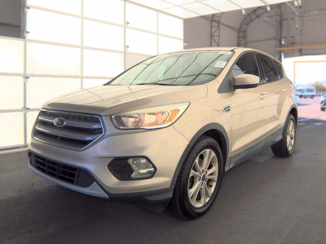 2017 FORD SE