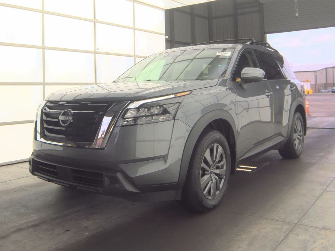 2025 Nissan SV