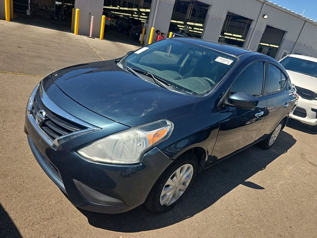 2017 NISSAN Versa