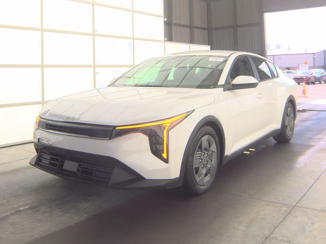 2026 KIA LX, LXS