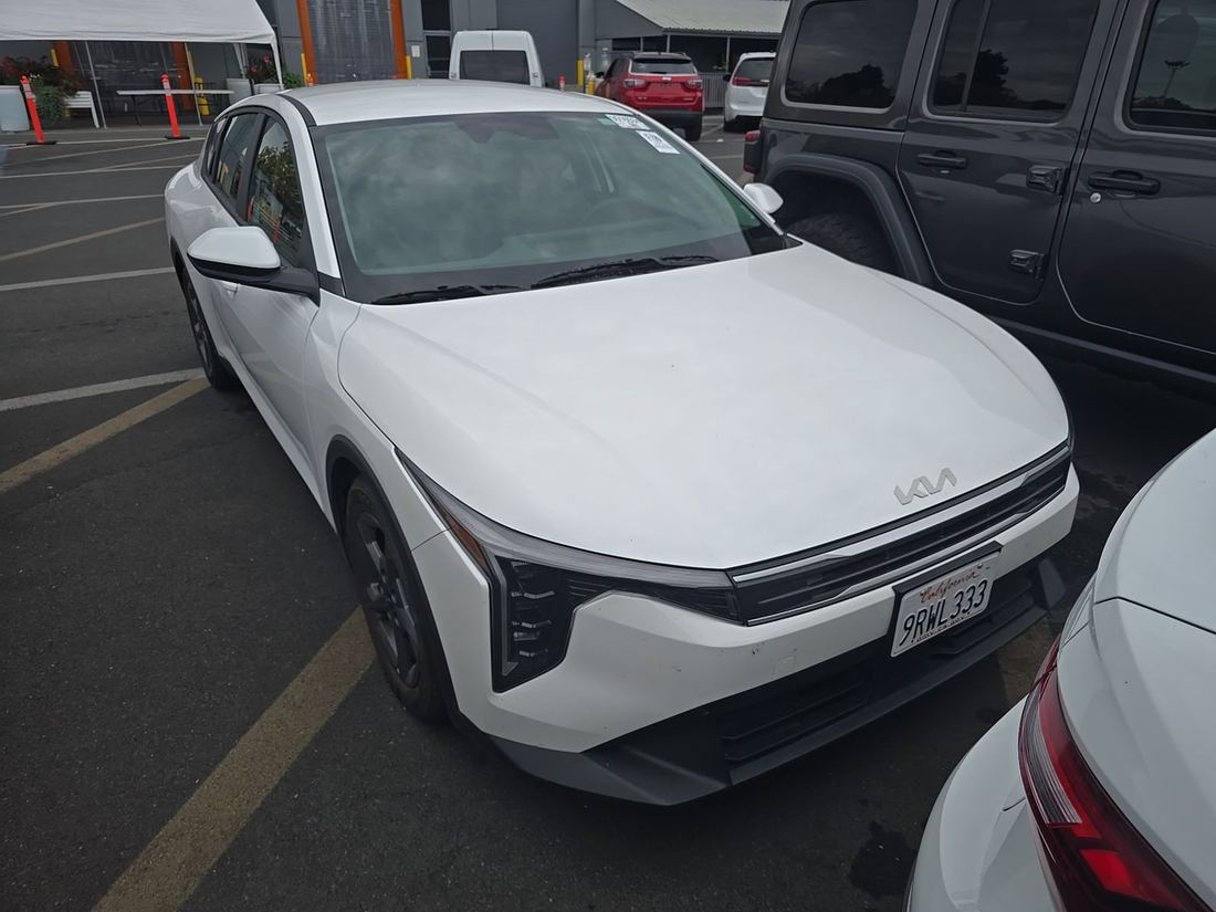 2025 Kia LX, LXS