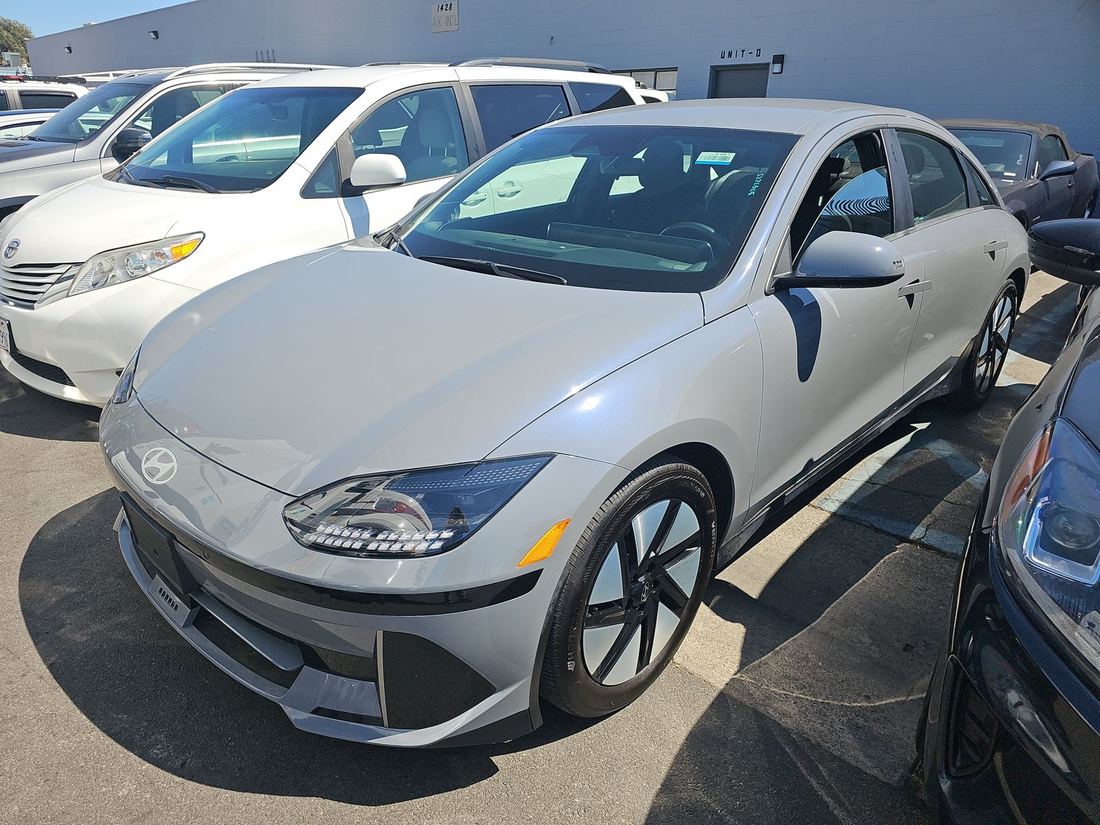 2024 HYUNDAI SE