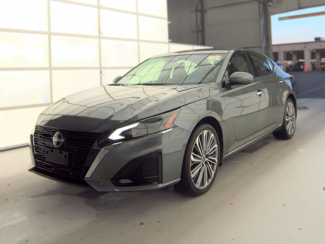 2024 NISSAN SL