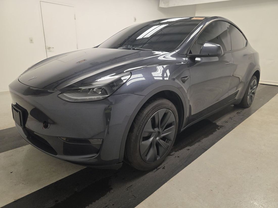 2025 TESLA Model Y