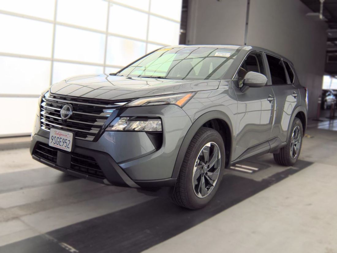 2025 Nissan SV
