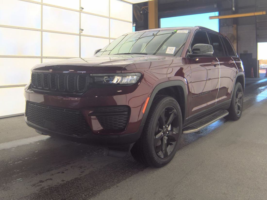 2025 JEEP Laredo, Altitude