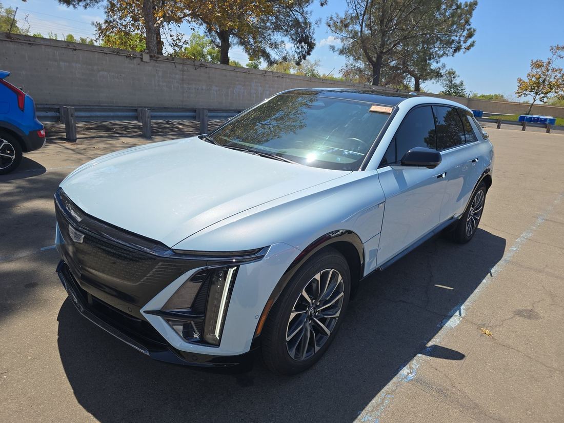 2025 Cadillac Sport 2