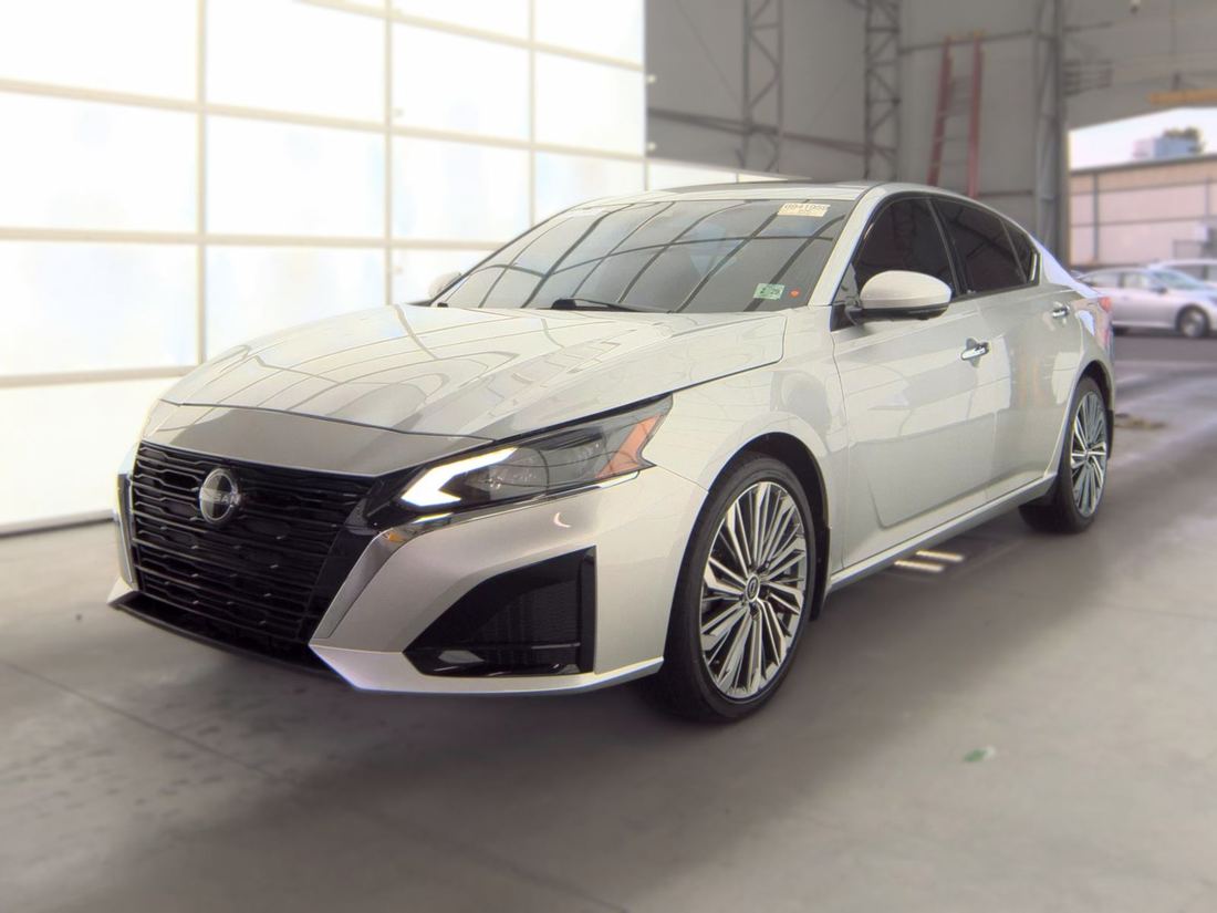 2024 NISSAN SL