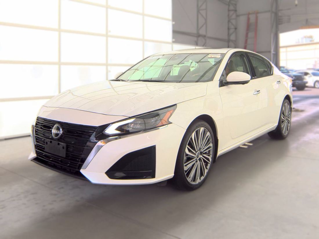 2023 NISSAN SL