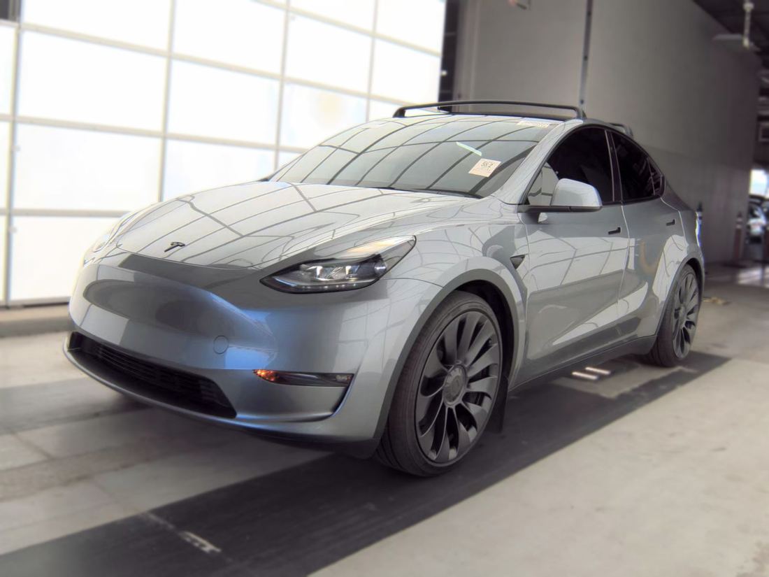 2025 TESLA Model Y