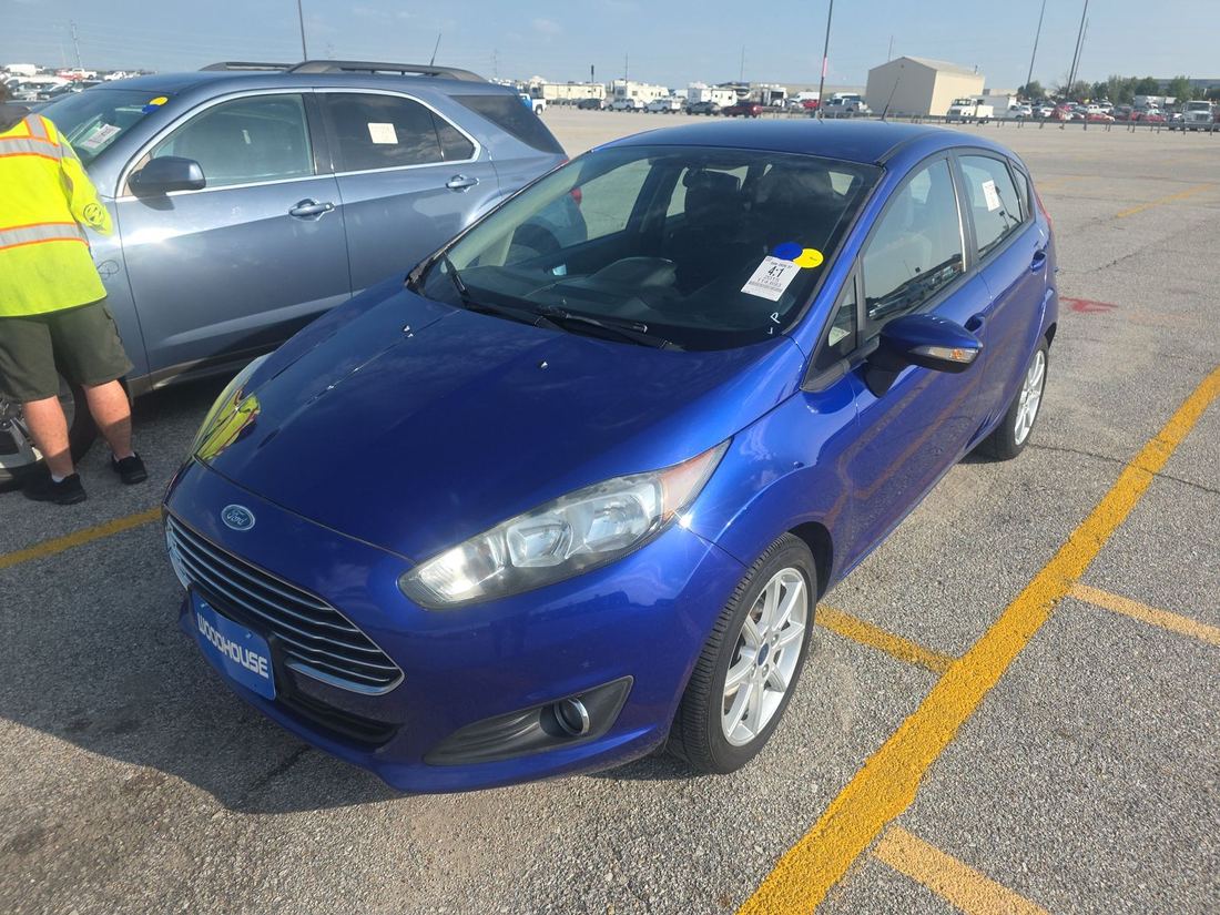 2015 FORD SE