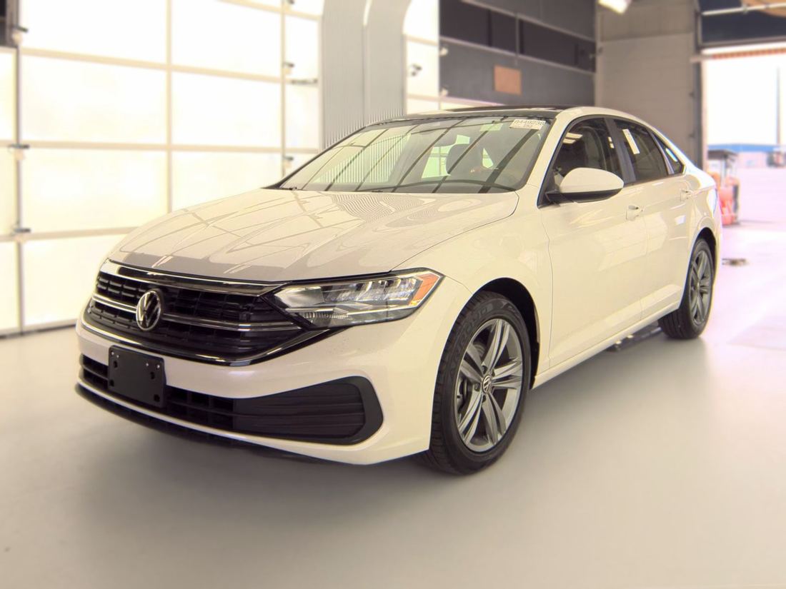 2023 VOLKSWAGEN SE w/ Sunroof
