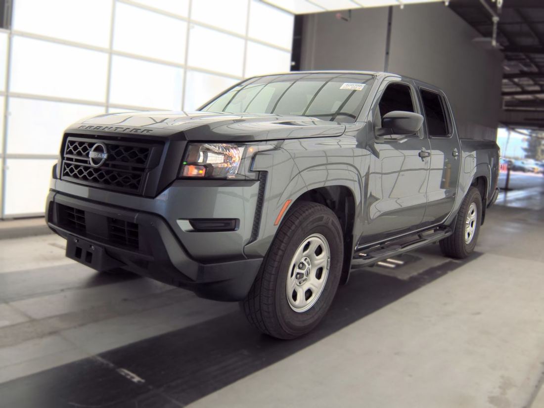 2022 NISSAN Crew Cab