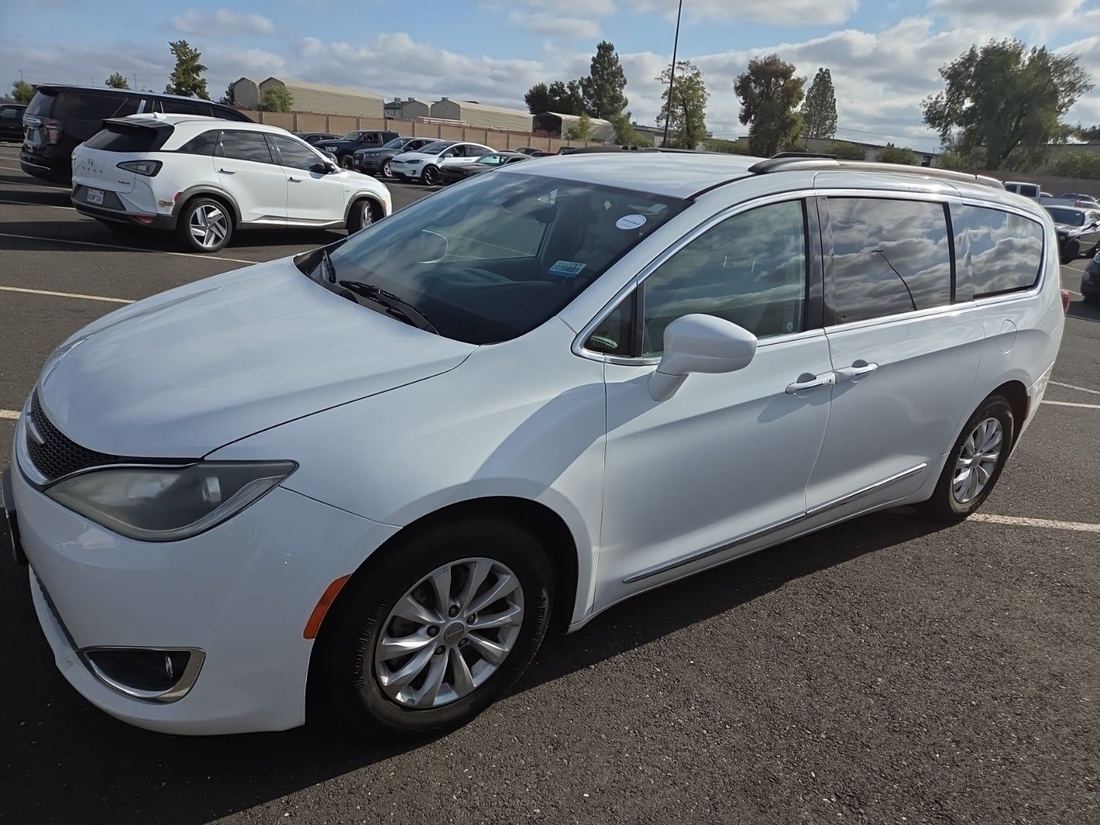 2017 Chrysler Touring L