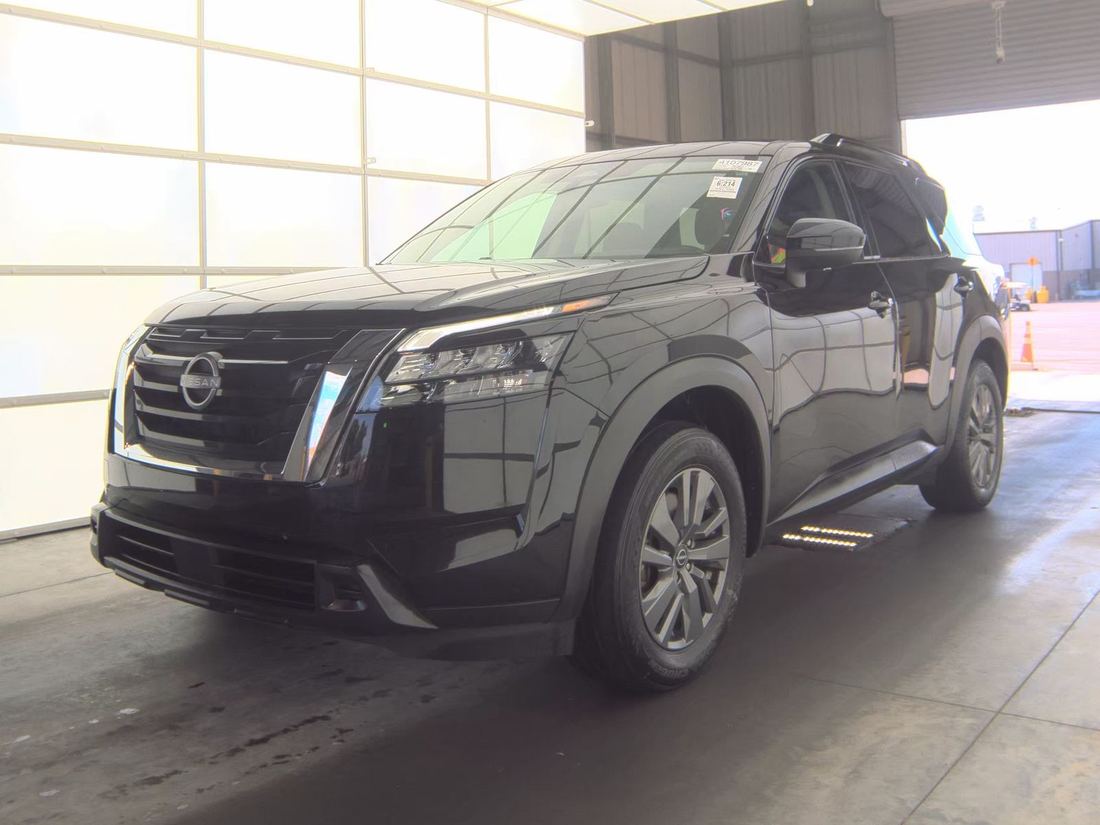 2025 NISSAN SV