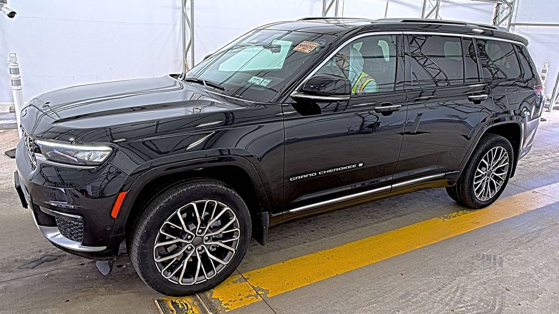 2023 JEEP Summit, Summit Reserve