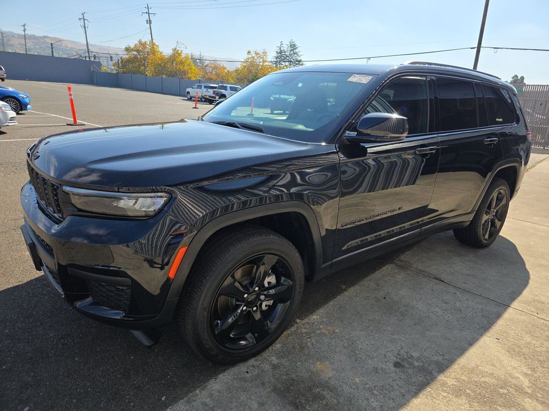 2023 JEEP Laredo, Altitude