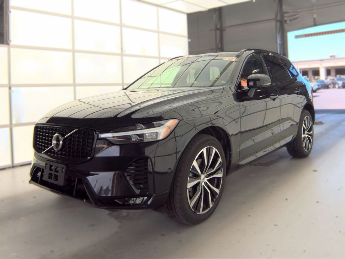 2024 VOLVO Plus Dark