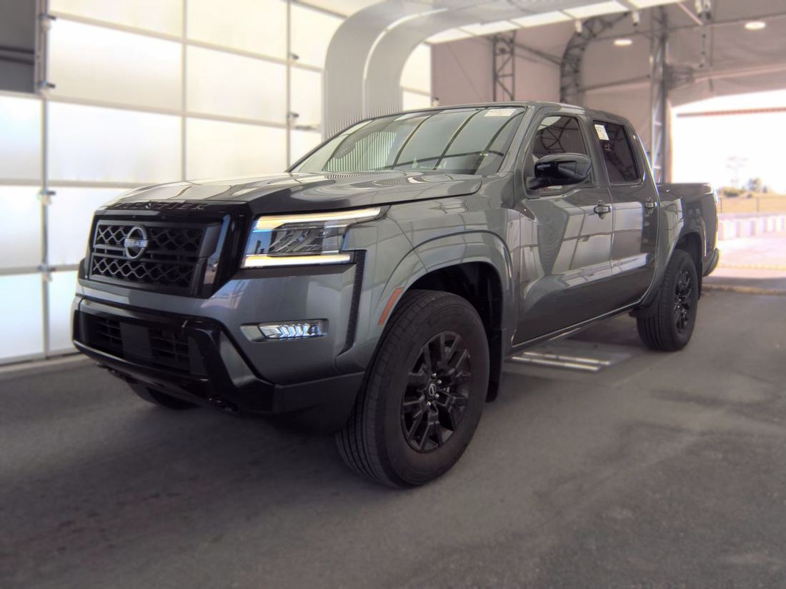 2023 NISSAN Crew Cab