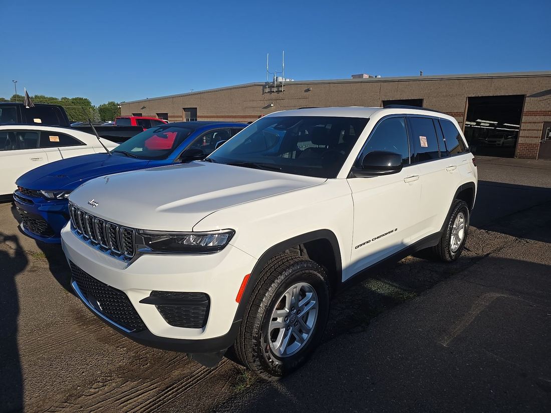 2025 JEEP Laredo, Altitude