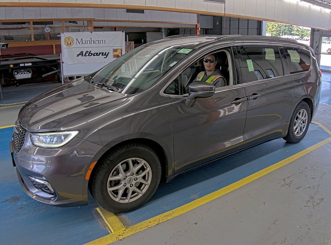2022 CHRYSLER Touring L