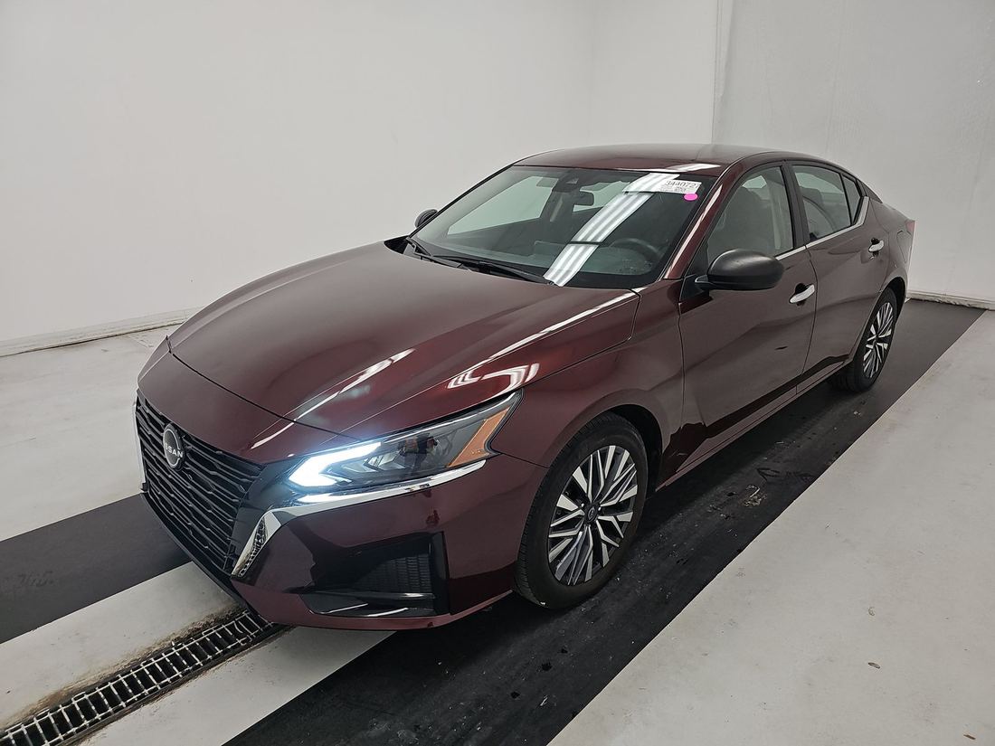 2025 NISSAN SV