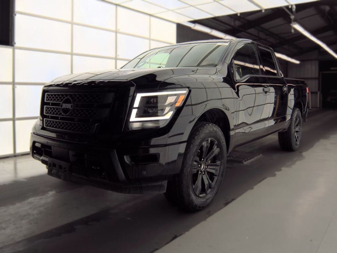 2023 NISSAN Crew Cab