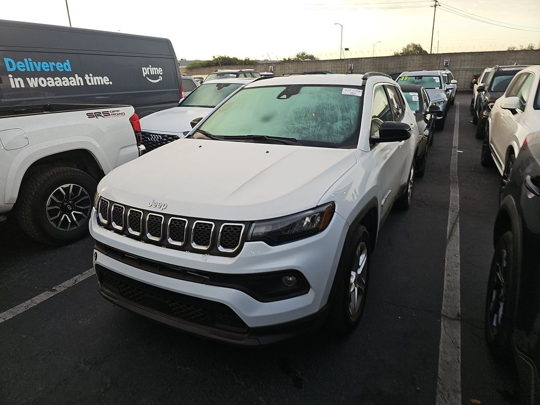 2023 JEEP North, Latitude