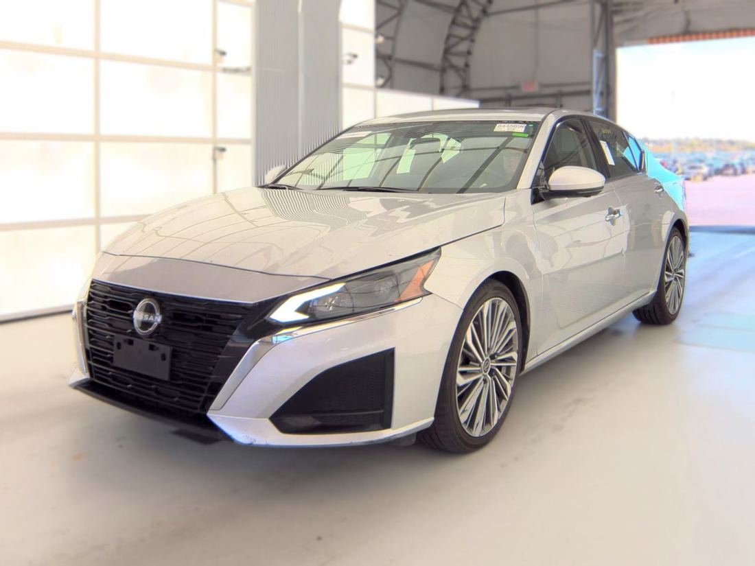 2023 NISSAN SL