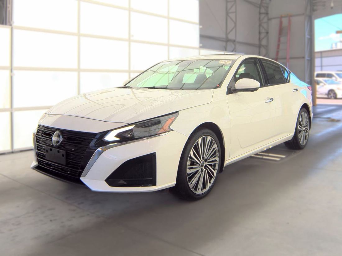 2024 NISSAN SL