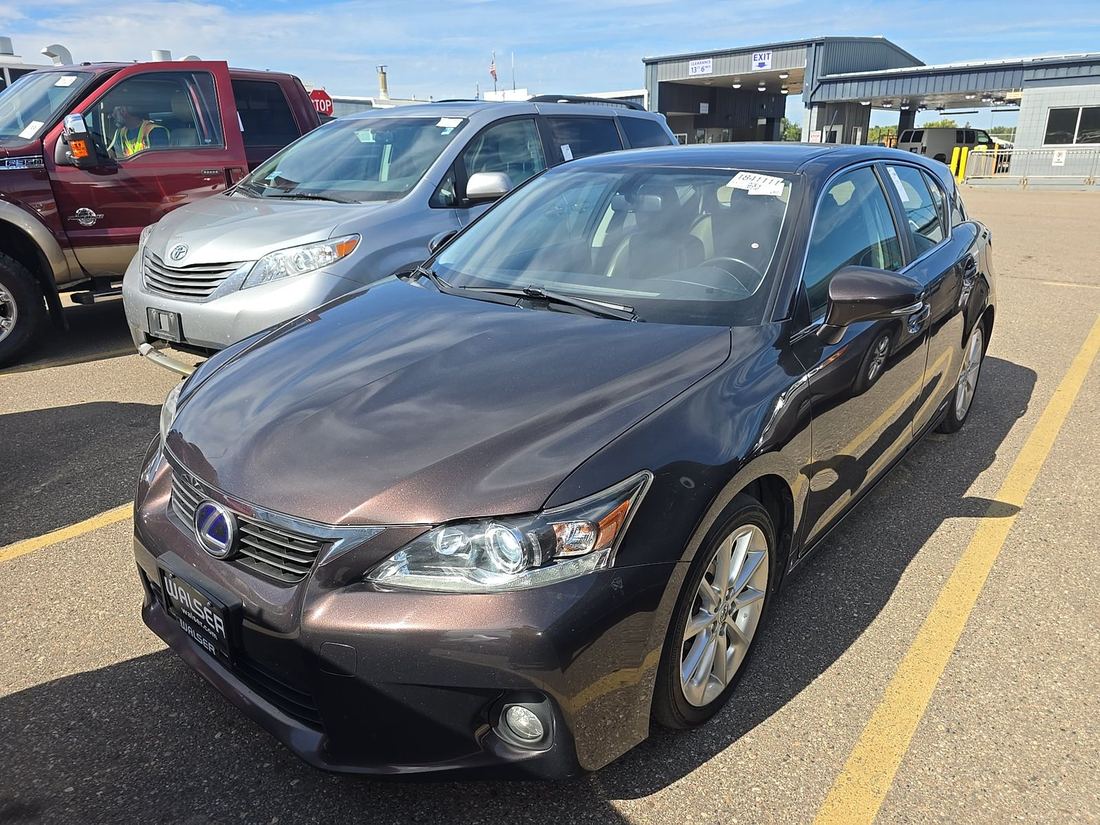 2013 LEXUS ZWA10L