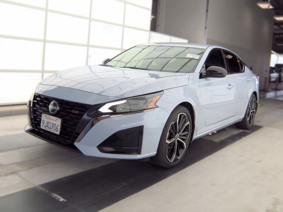2023 NISSAN SR