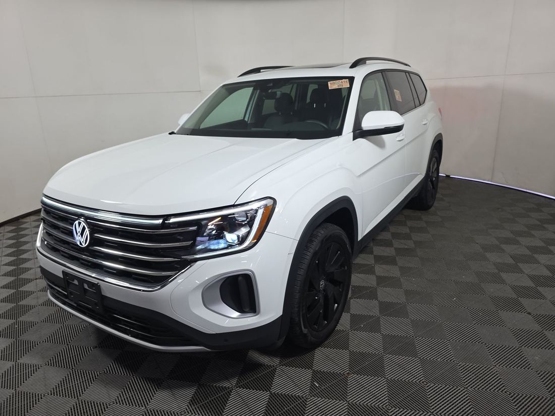 2024 Volkswagen 4Motion SE w/ Technology w/ Sunroof Pkg.