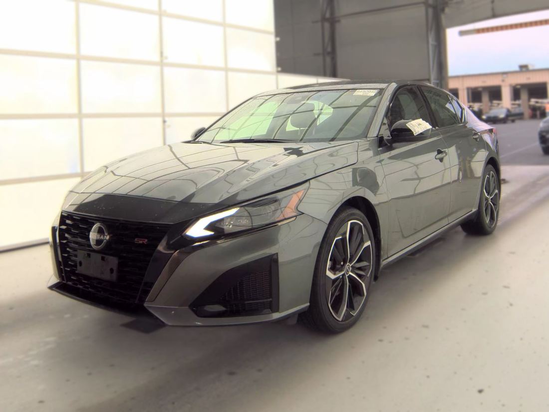 2023 NISSAN SR