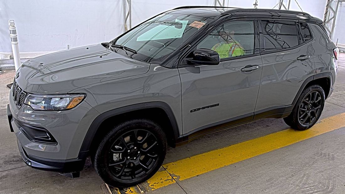 2023 JEEP North, Latitude
