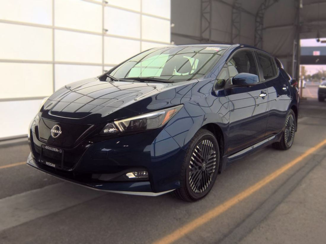 2025 NISSAN SV