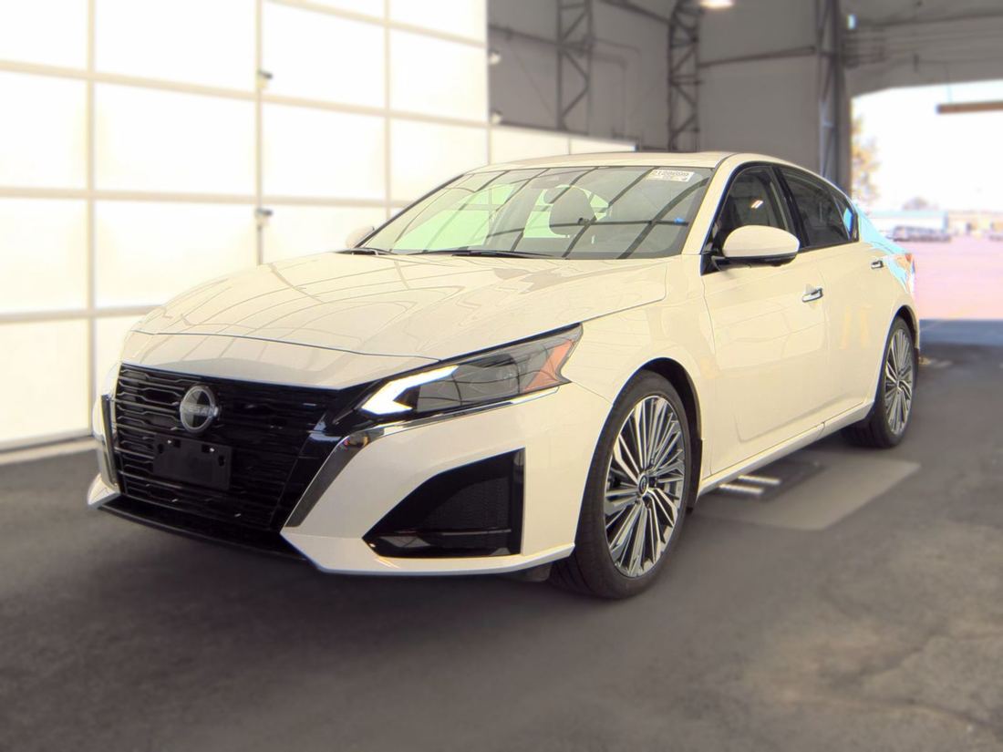 2025 NISSAN SL