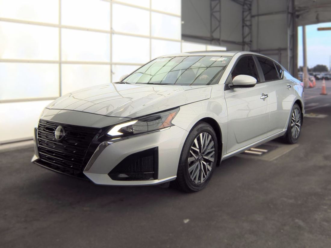 2023 NISSAN SV