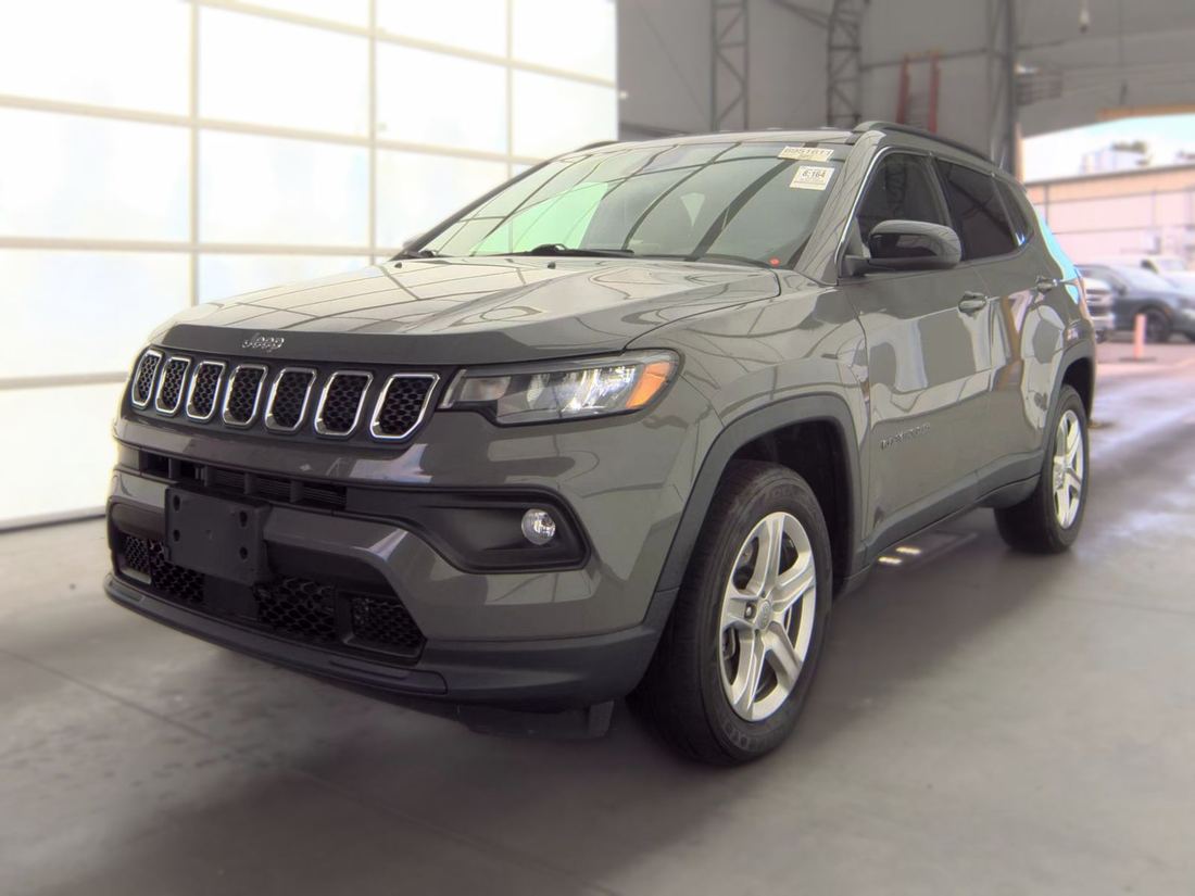 2023 JEEP North, Latitude