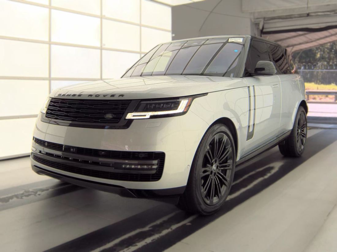 2023 LAND ROVER SE