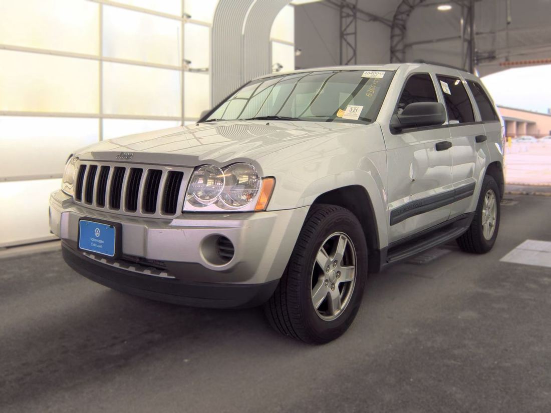 2005 JEEP Laredo