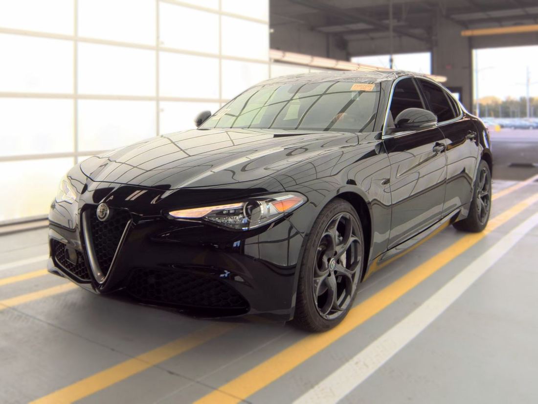 2019 Alfa Romeo GIULIA (BASE)