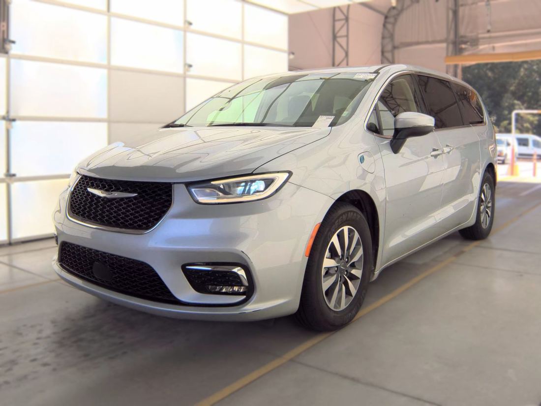 2023 CHRYSLER Touring L