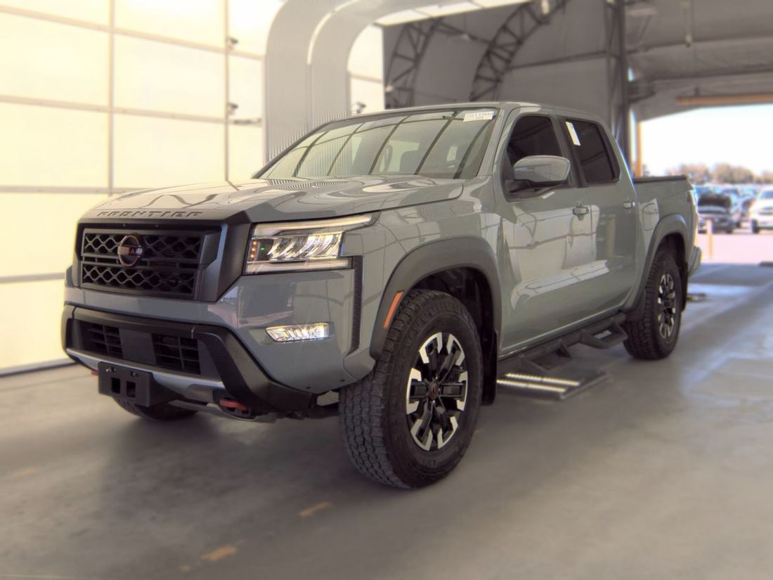 2023 NISSAN Crew Cab