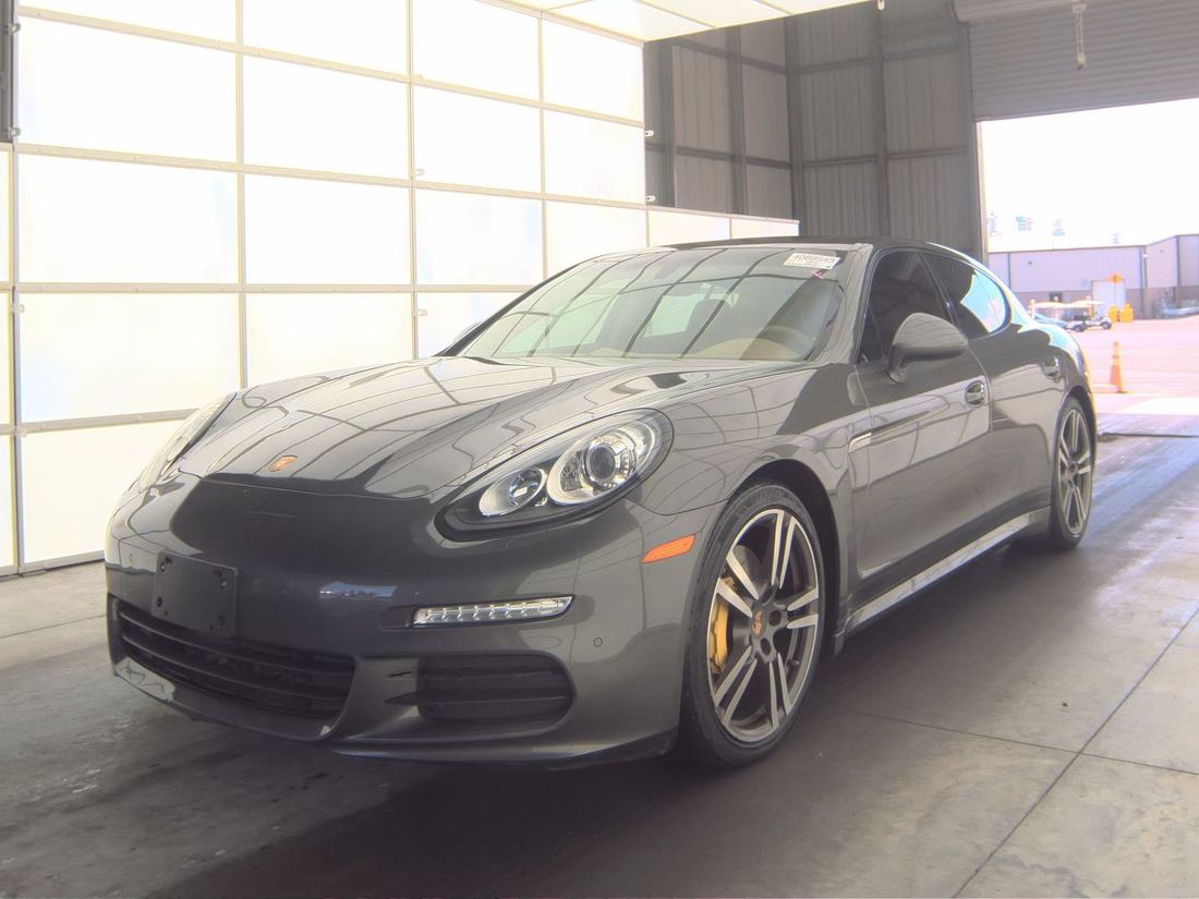 2014 Porsche Base (2WD), 4 (4WD)