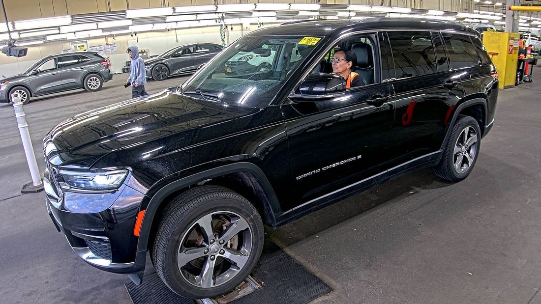 2023 JEEP Limited