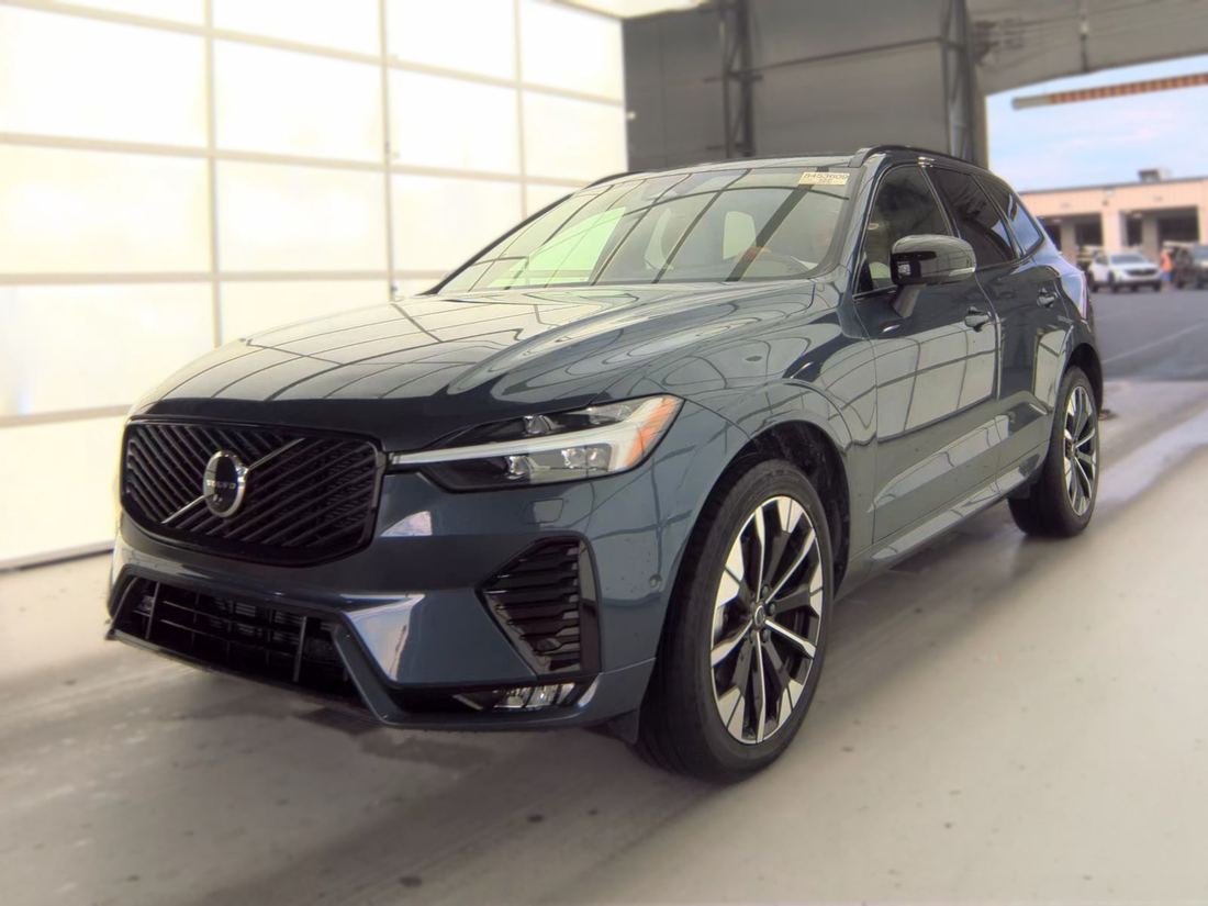 2026 VOLVO Plus Dark