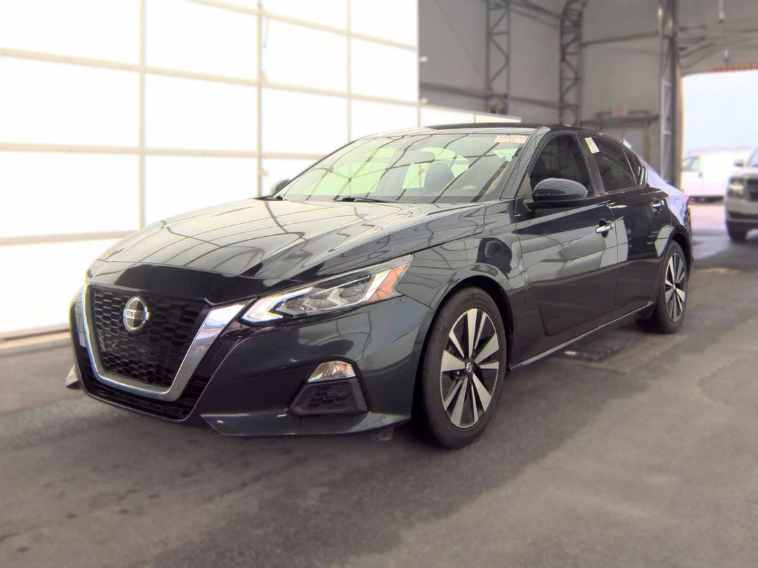 2021 NISSAN SV