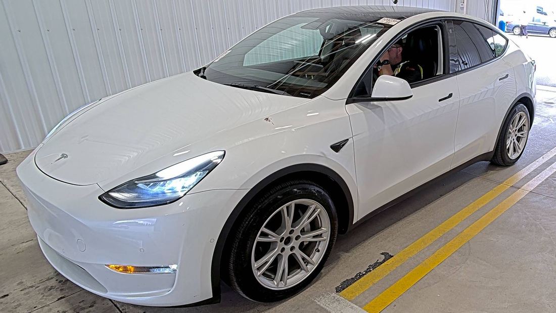 2021 TESLA Model Y